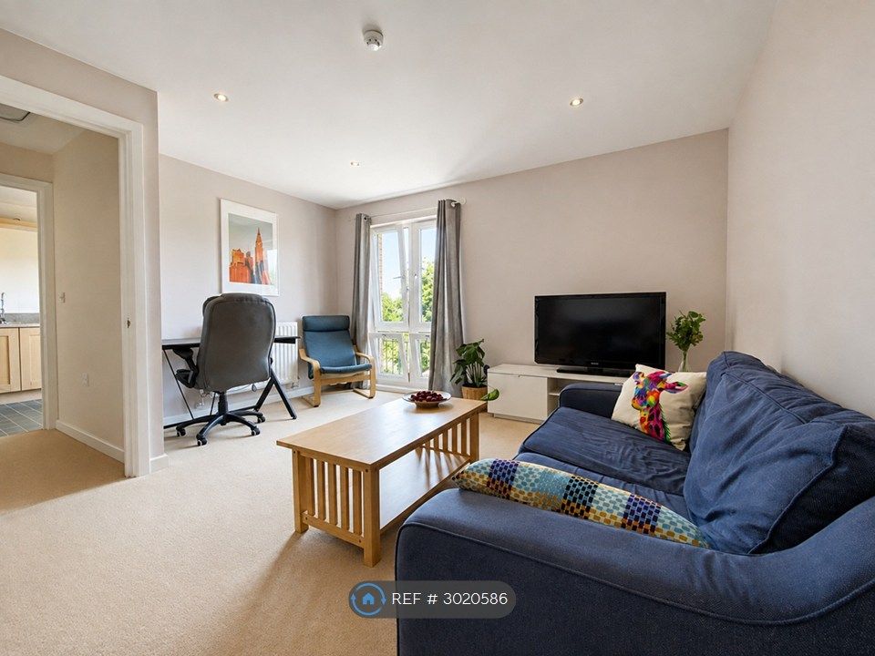 Property photo 2 of 8 Spacious Separate Lounge And Work Area