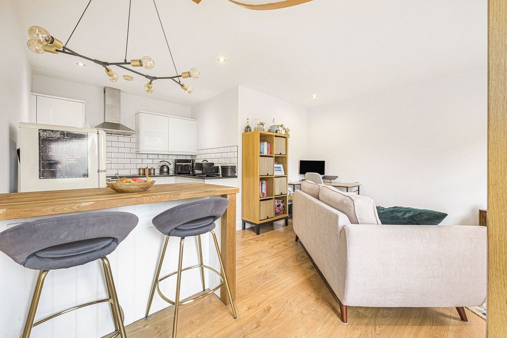 Property photo 2 of 39