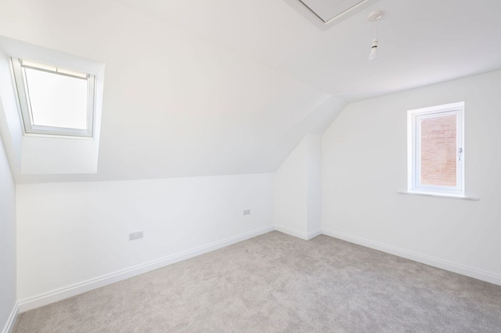 Property photo 3 of 44