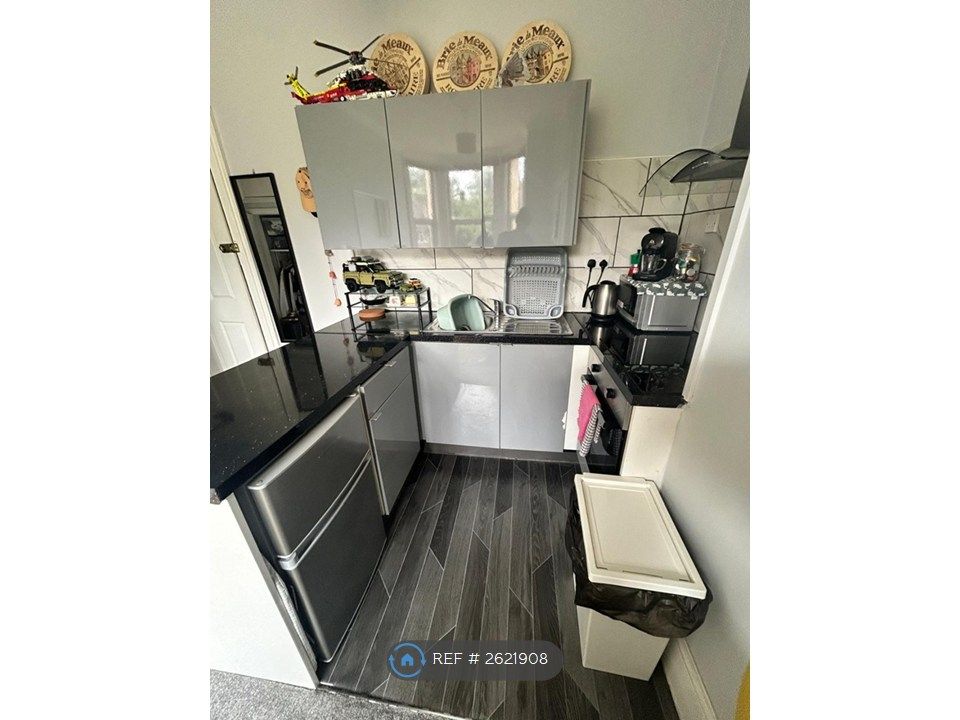 Property photo 2 of 6 Kitchen