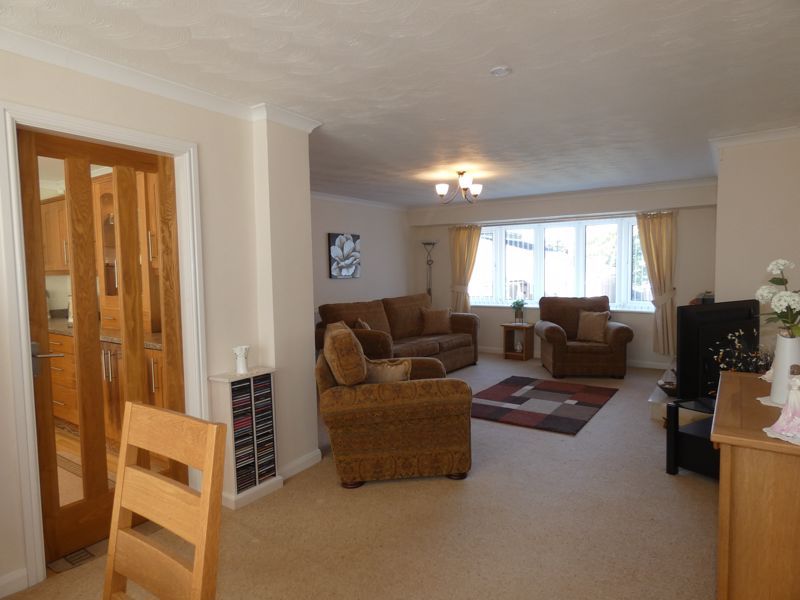 Property photo 1 of 21 Lounge/Dining Room