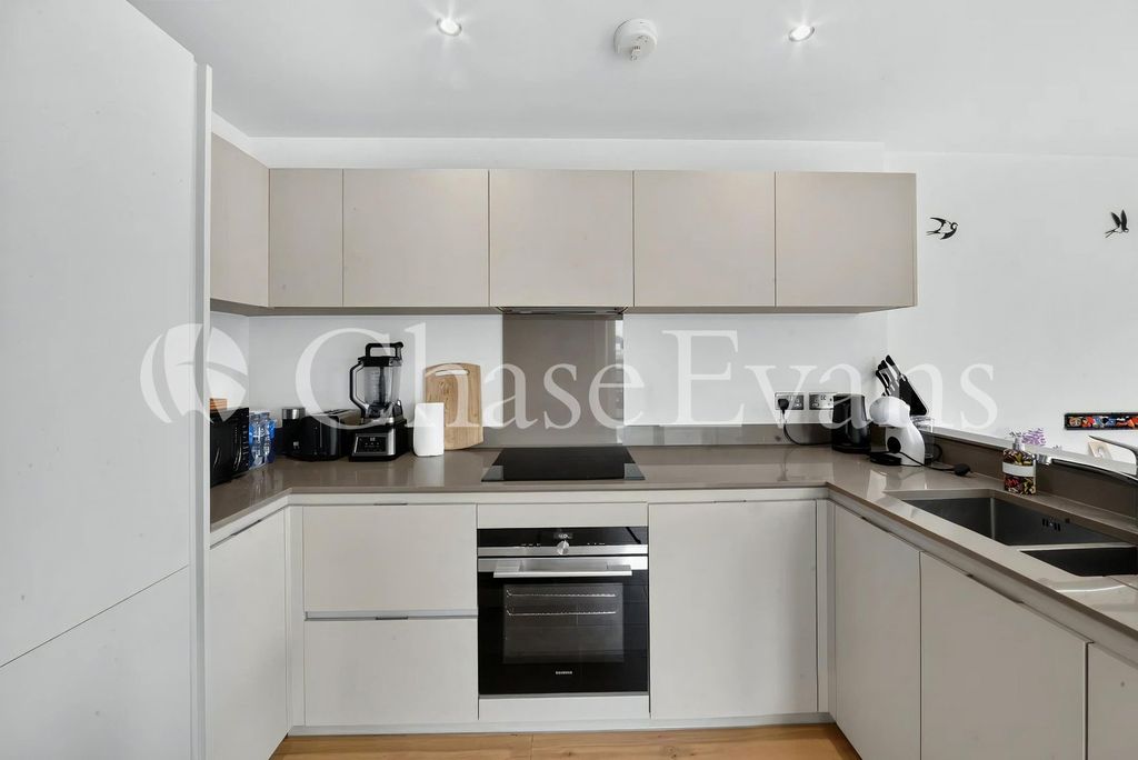 Property photo 2 of 18 Kitchen