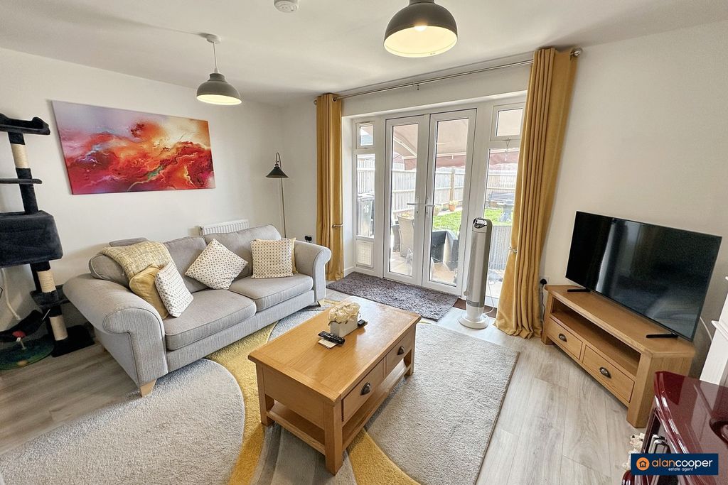 Property photo 3 of 11 4418813
