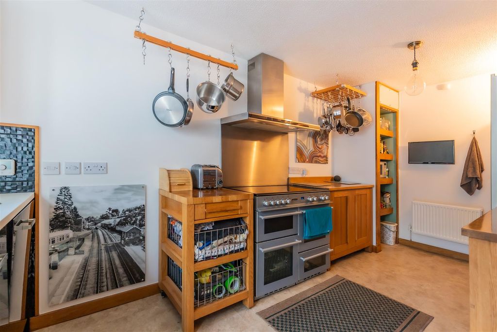 Property photo 3 of 22 21 (20 Of 28).Jpg