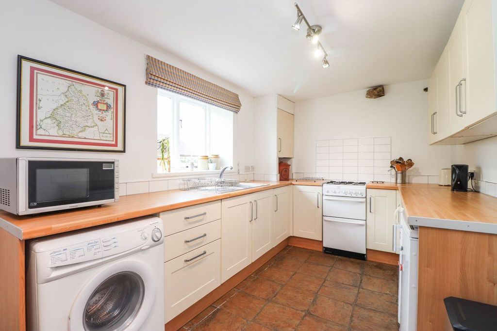 Property photo 3 of 22 Dining Kitchen
