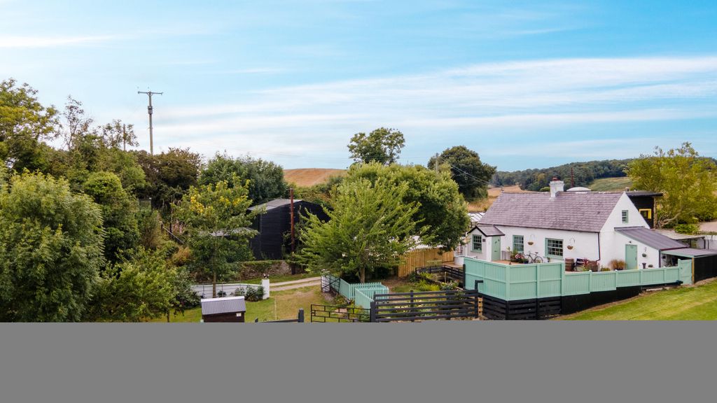 Property photo 2 of 90 008