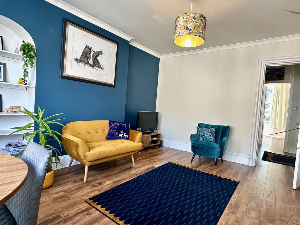 Property photo 3 of 10 Lounge