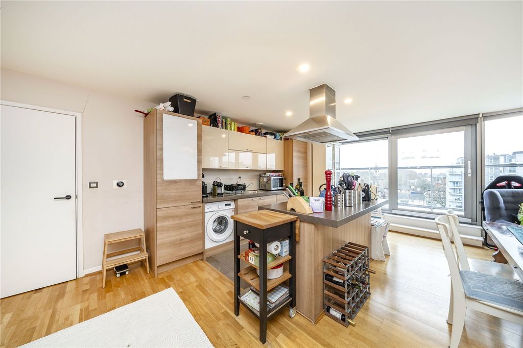 Property photo 2 of 8 Picture No. 10