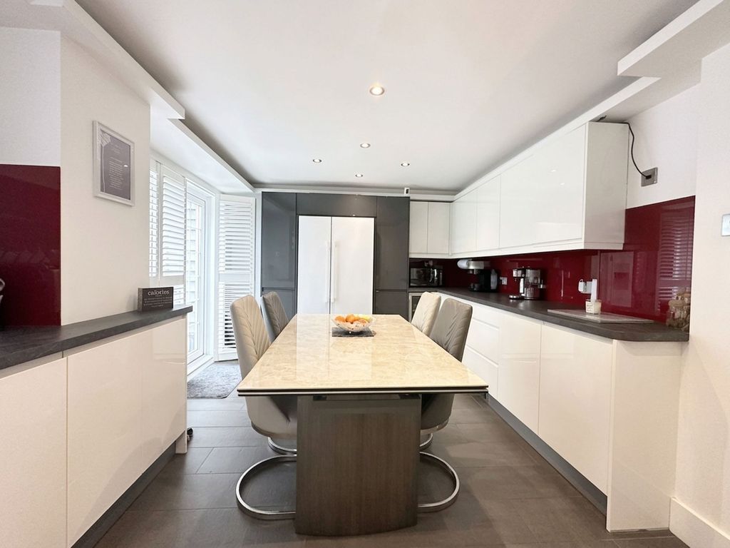 Property photo 3 of 16 Kitchen