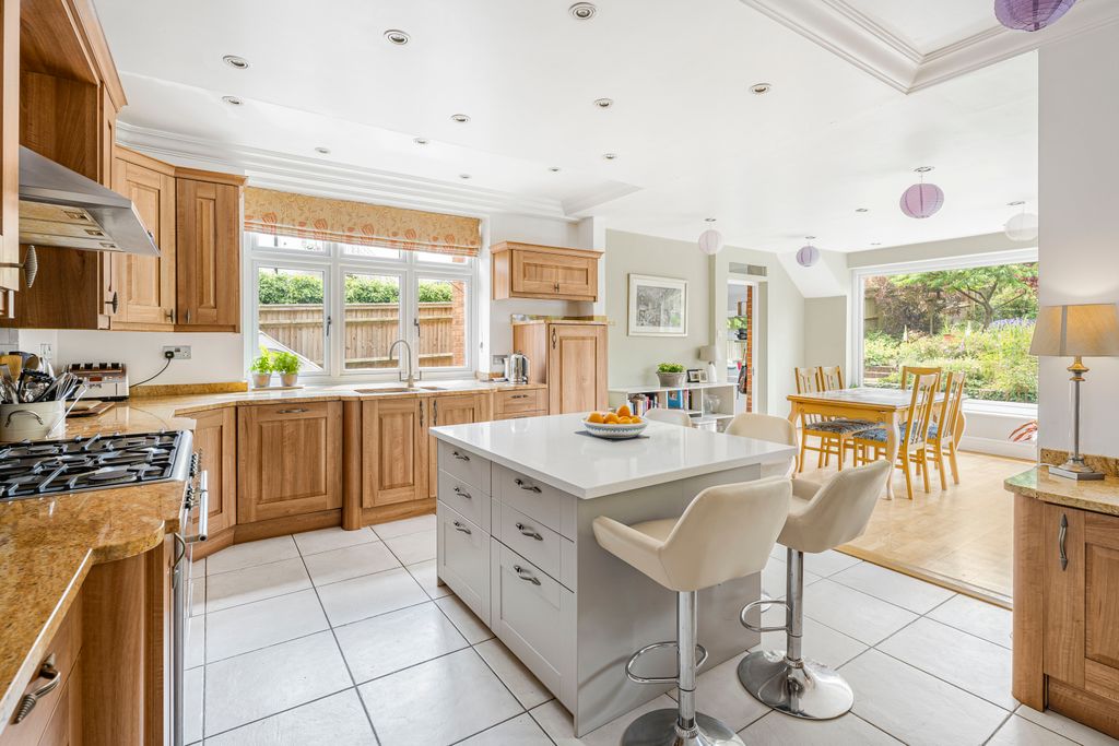 Property photo 3 of 19 Kitchen/Dining Room