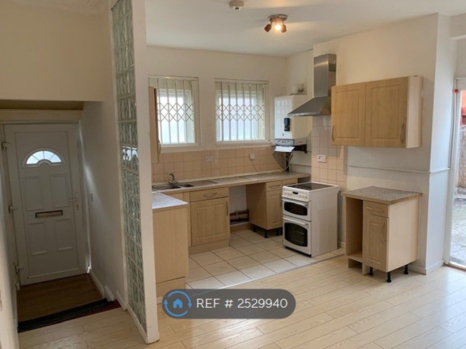 Property photo 2 of 10 Kitchen
