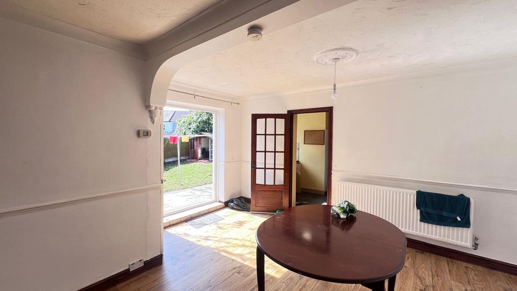 Property photo 3 of 9 Gallery