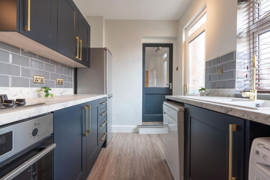 Property photo 2 of 7 130Dr - Kitchen