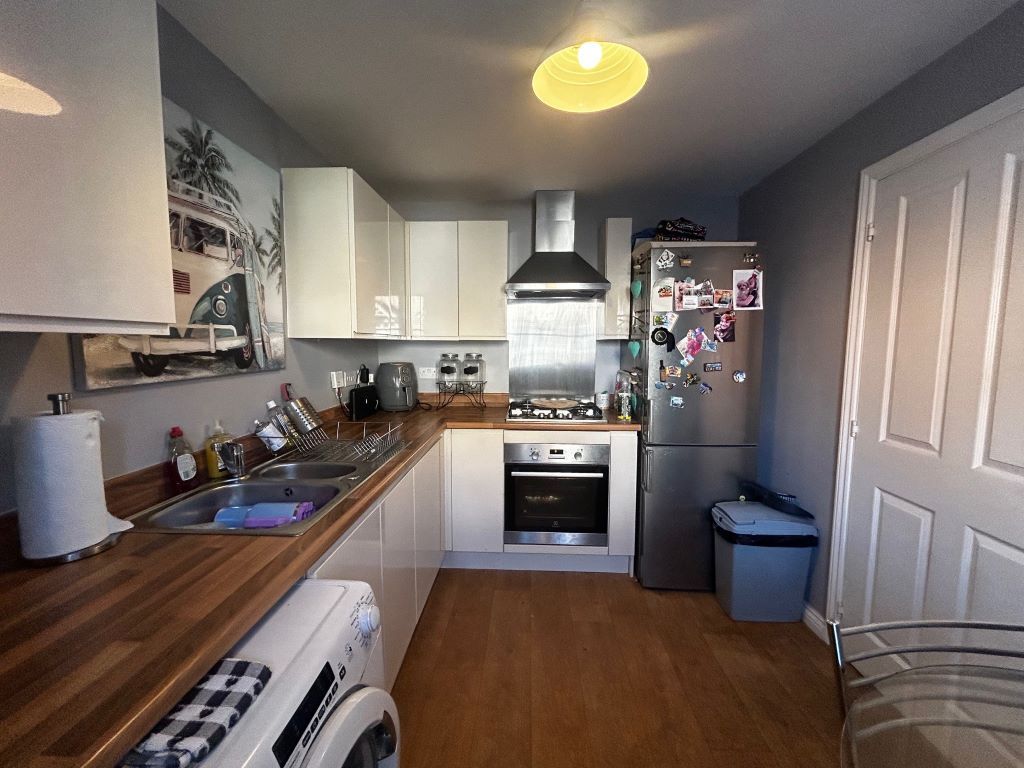 Property photo 3 of 9 Kitchen