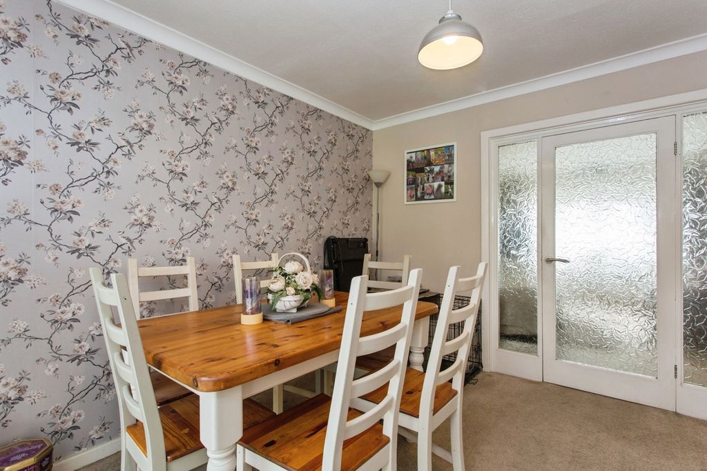 Property photo 3 of 18 Dining Room