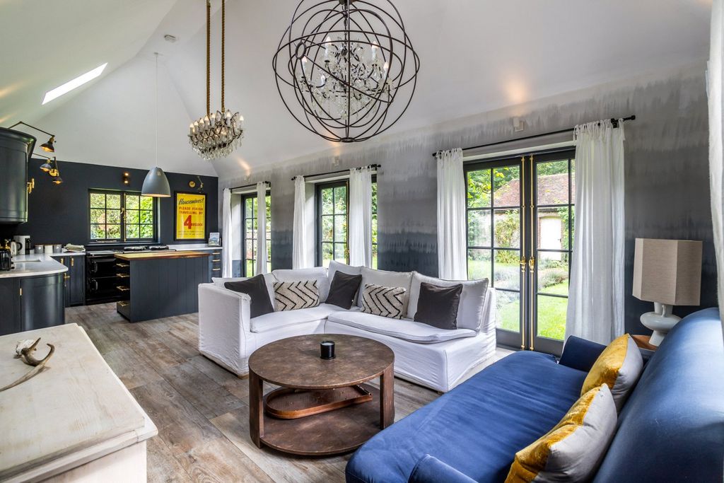 Property photo 2 of 46 House. Partnership