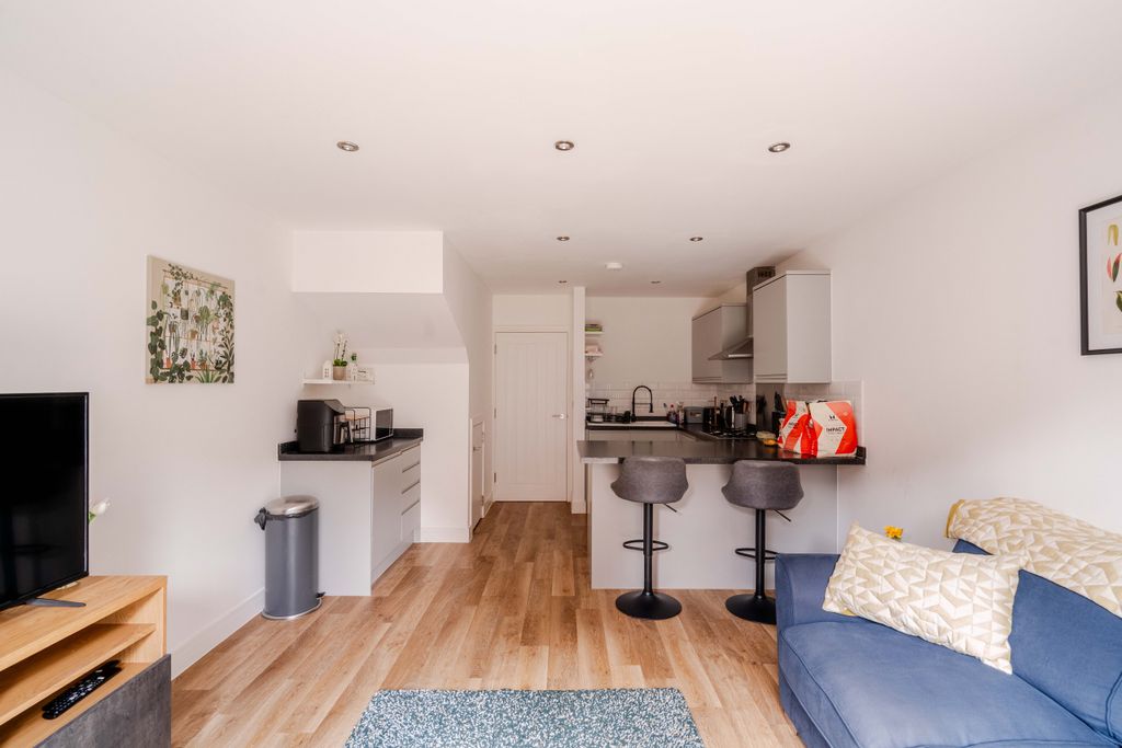Property photo 3 of 20 18