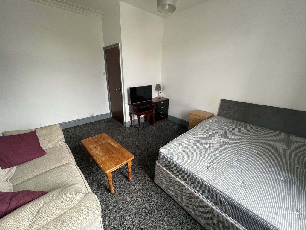 Property photo 2 of 3 Room