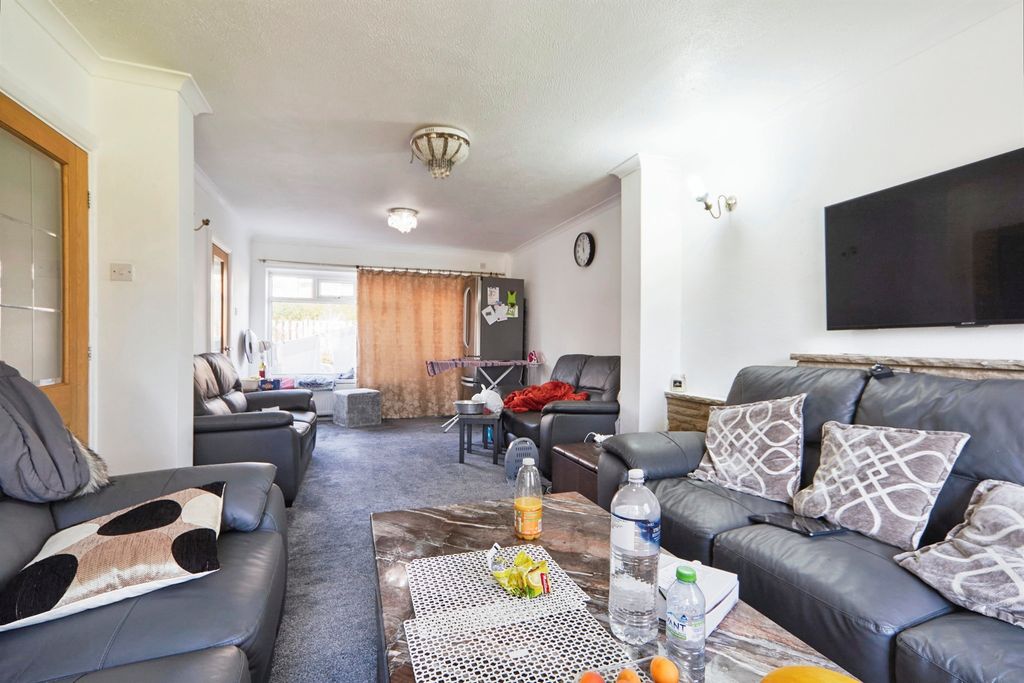 Property photo 2 of 18