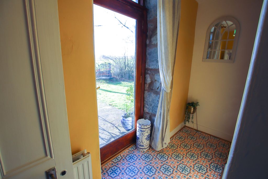 Property photo 2 of 23