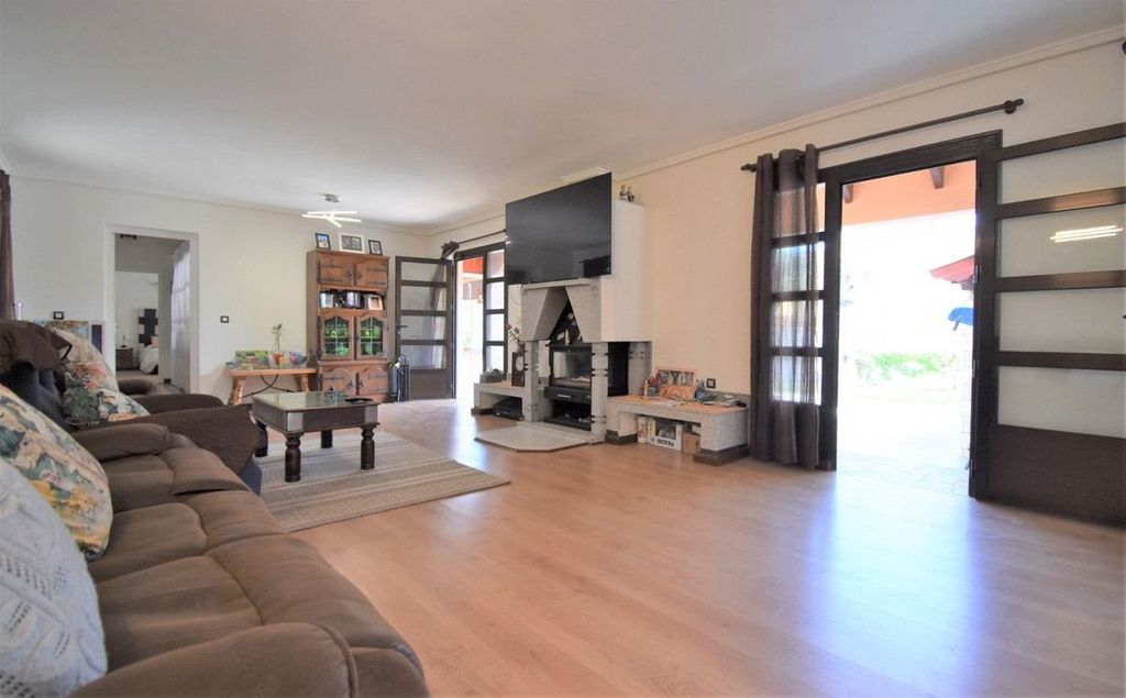 Property photo 3 of 39