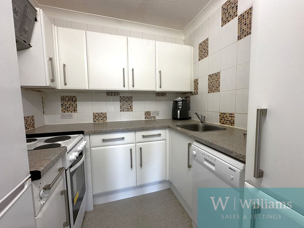 Property photo 3 of 12 Kitchen