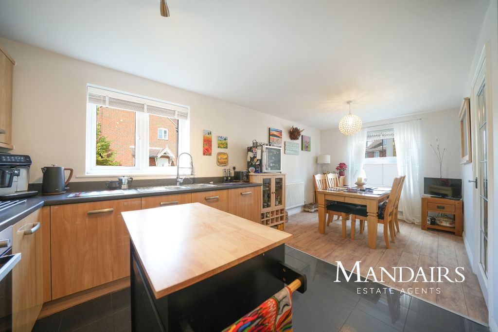 Property photo 2 of 42