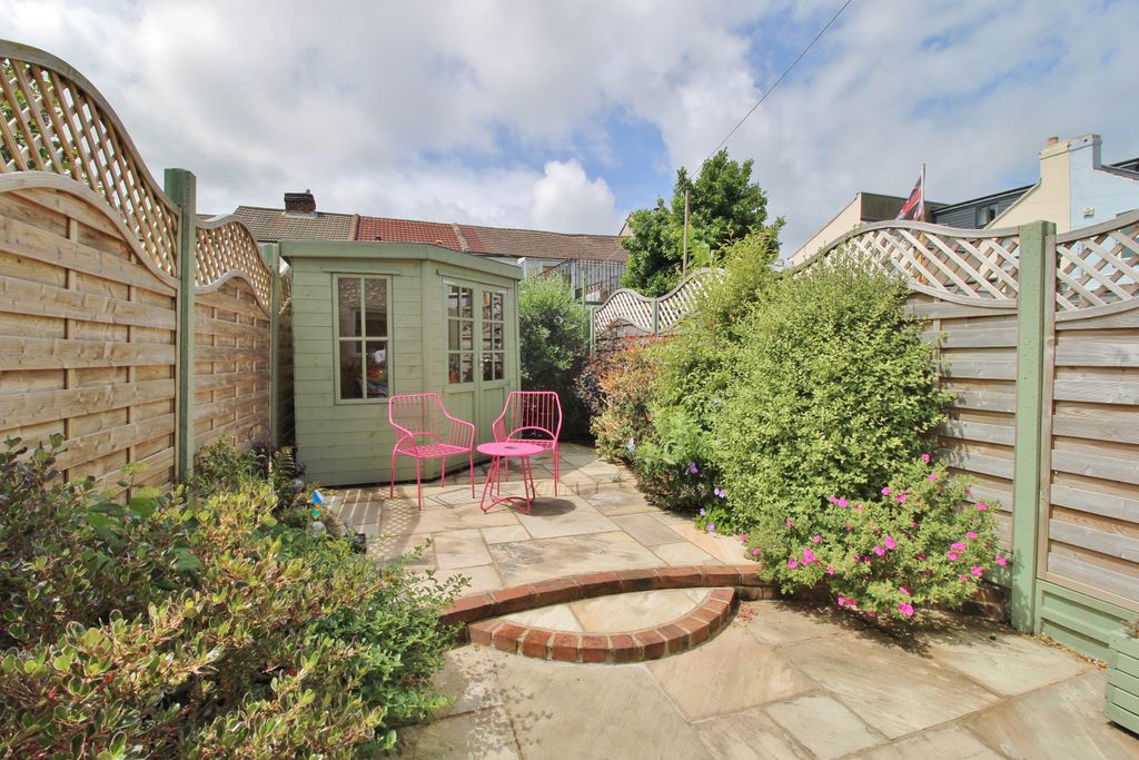 Property photo 3 of 15