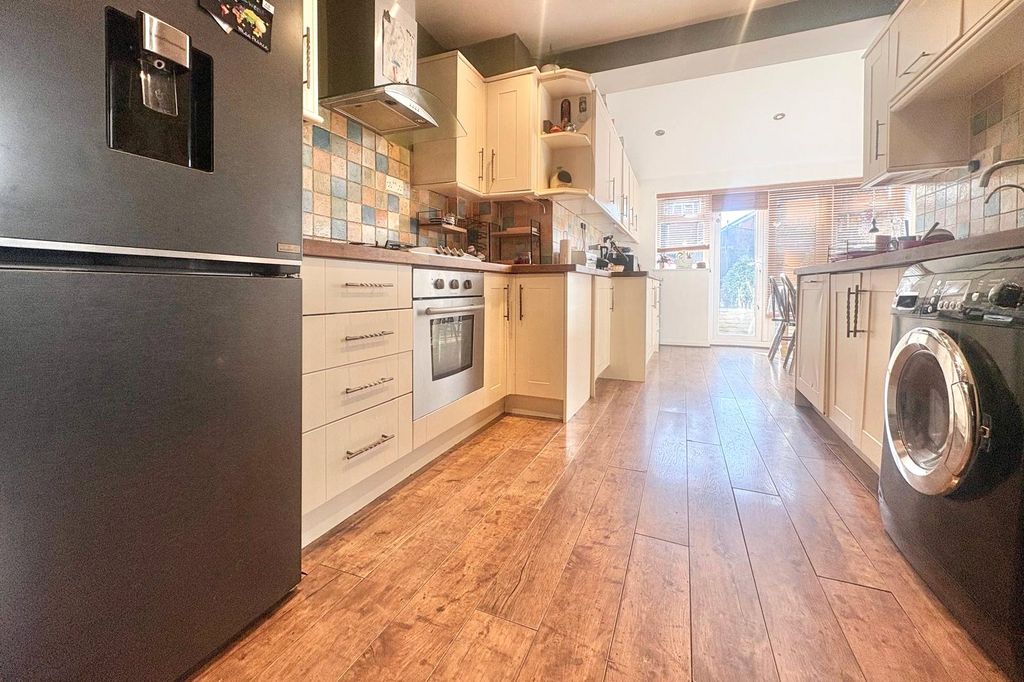 Property photo 2 of 18 Picture No. 29