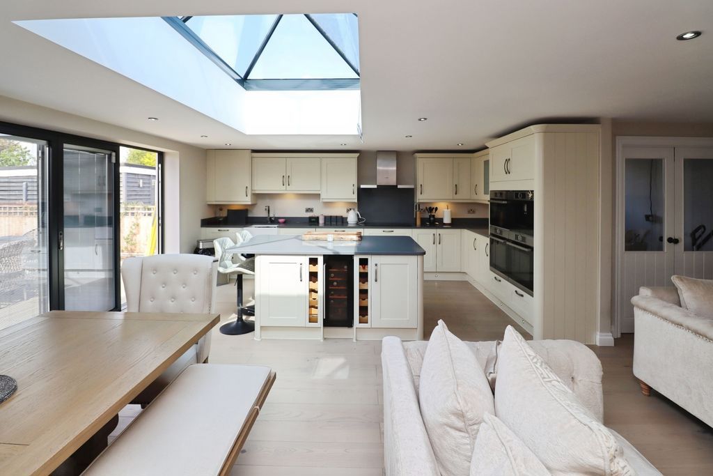 Property photo 2 of 27 Aspen Close