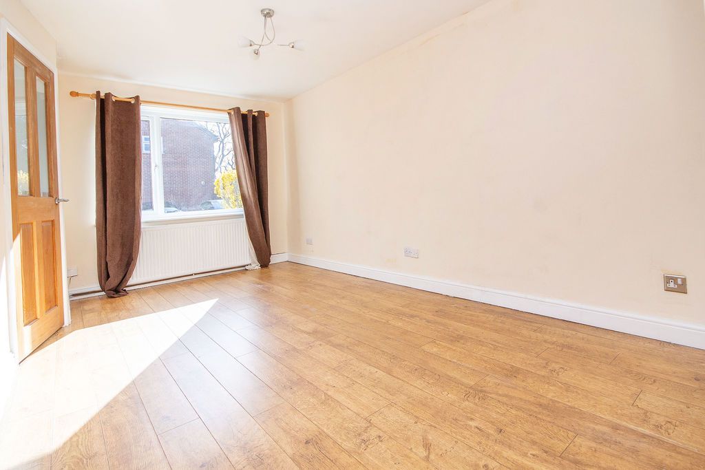 Property photo 2 of 12 Lounge