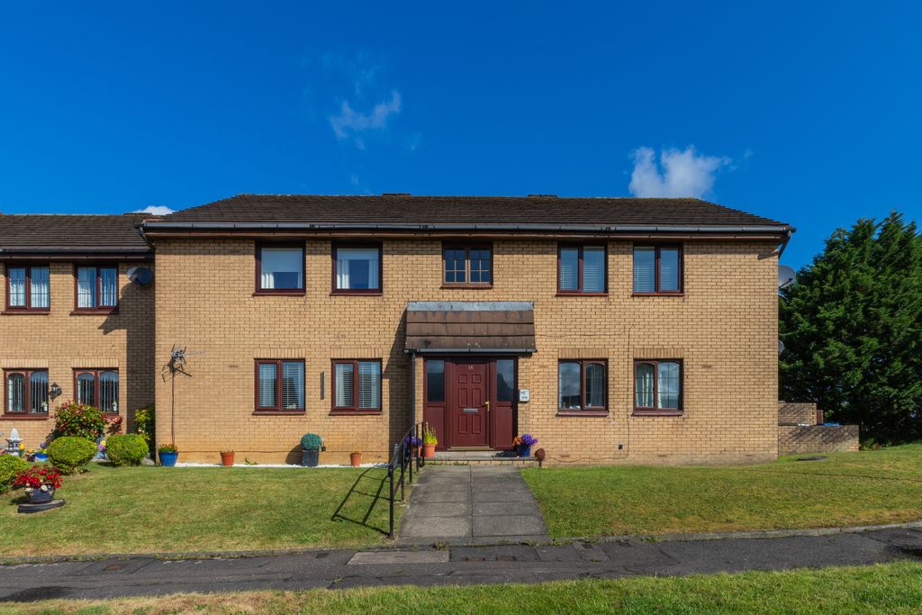Property photo 1 of 16 Flat 1-2 15 Gamrie Drive Crookston Glasgow G53 7Bd-23