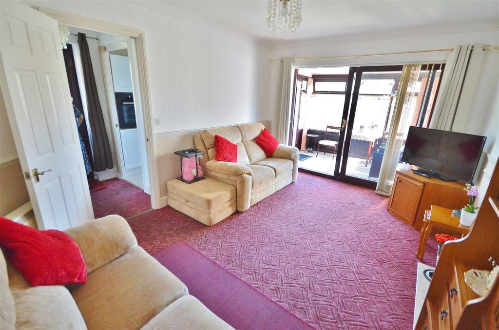 Property photo 2 of 10 Lounge
