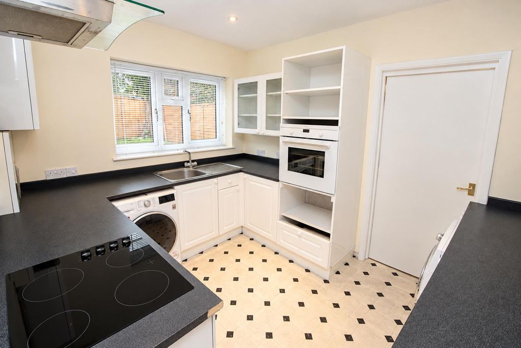 Property photo 2 of 16 Kitchen