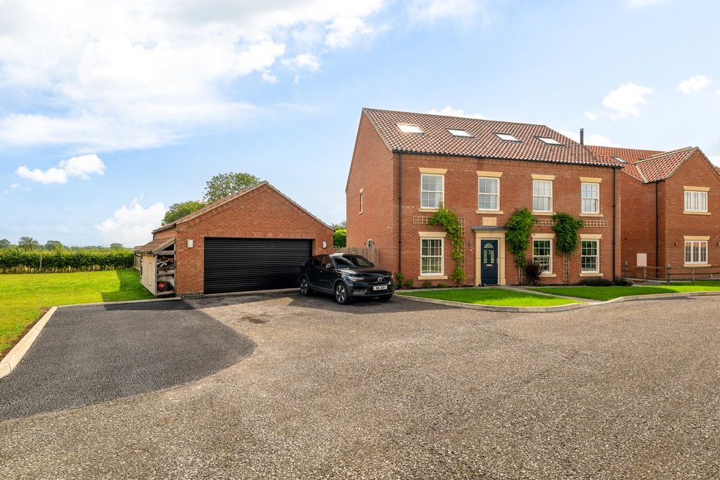 Property photo 1 of 28 4121481