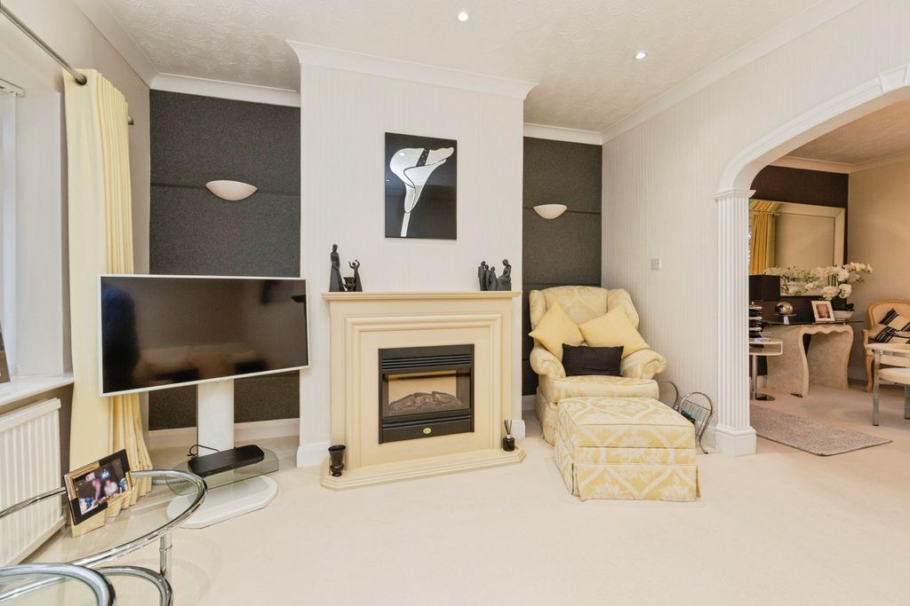 Property photo 3 of 20 Pbox-Img.Jpg