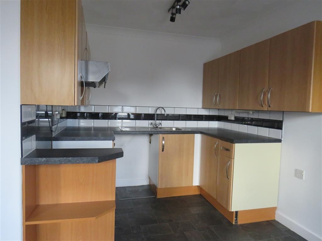 Property photo 3 of 6 Kitchen
