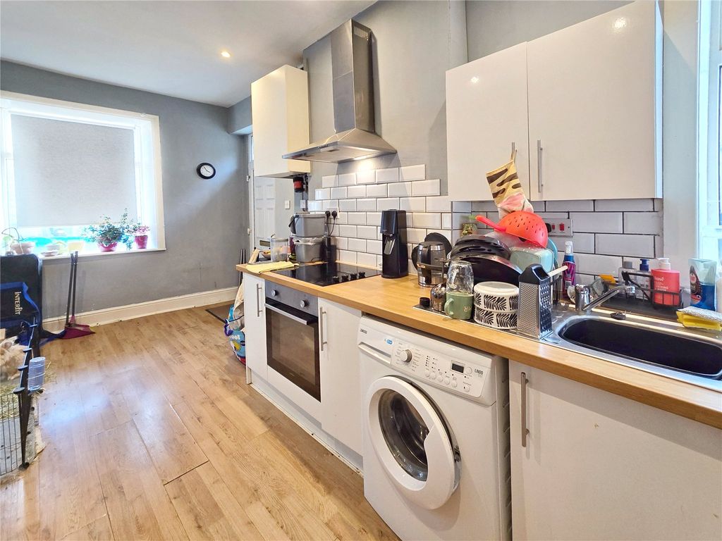 Property photo 3 of 10 Kitchen Diner