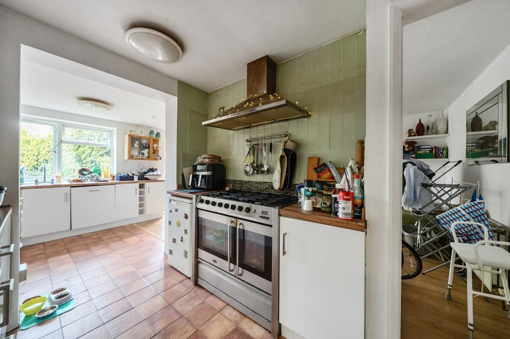 Property photo 3 of 17 Kitchen