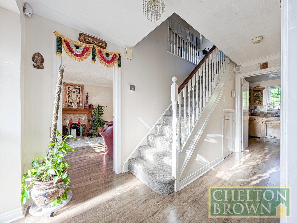 Property photo 3 of 53 Entrance Hall