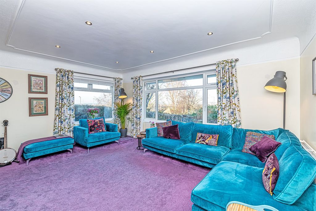 Property photo 3 of 17