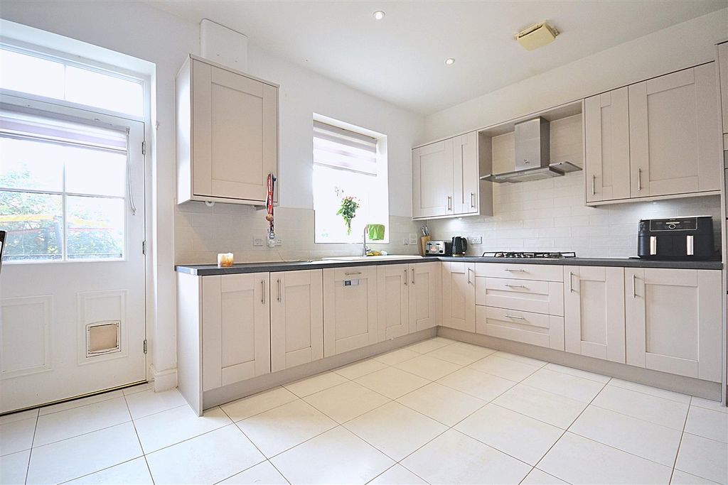 Property photo 2 of 25 41.Png