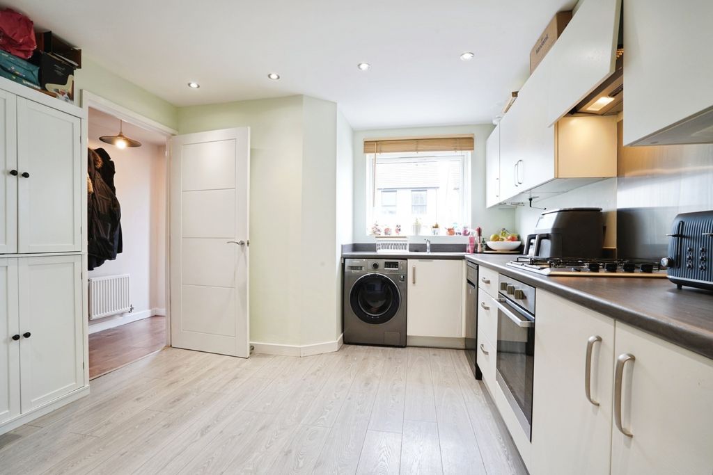 Property photo 3 of 15 Kitchen