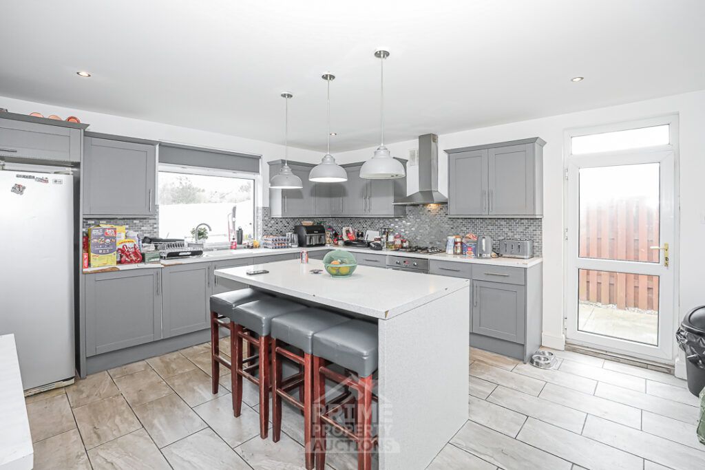 Property photo 3 of 23