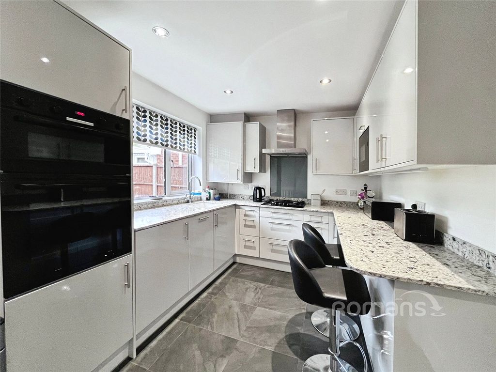 Property photo 2 of 19 Picture No. 04