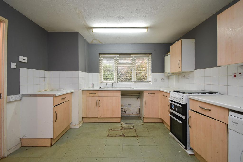 Property photo 2 of 15 Kitchen