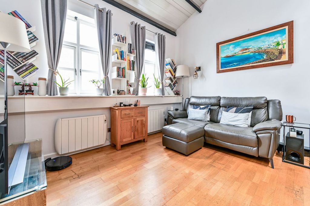 Property photo 2 of 13