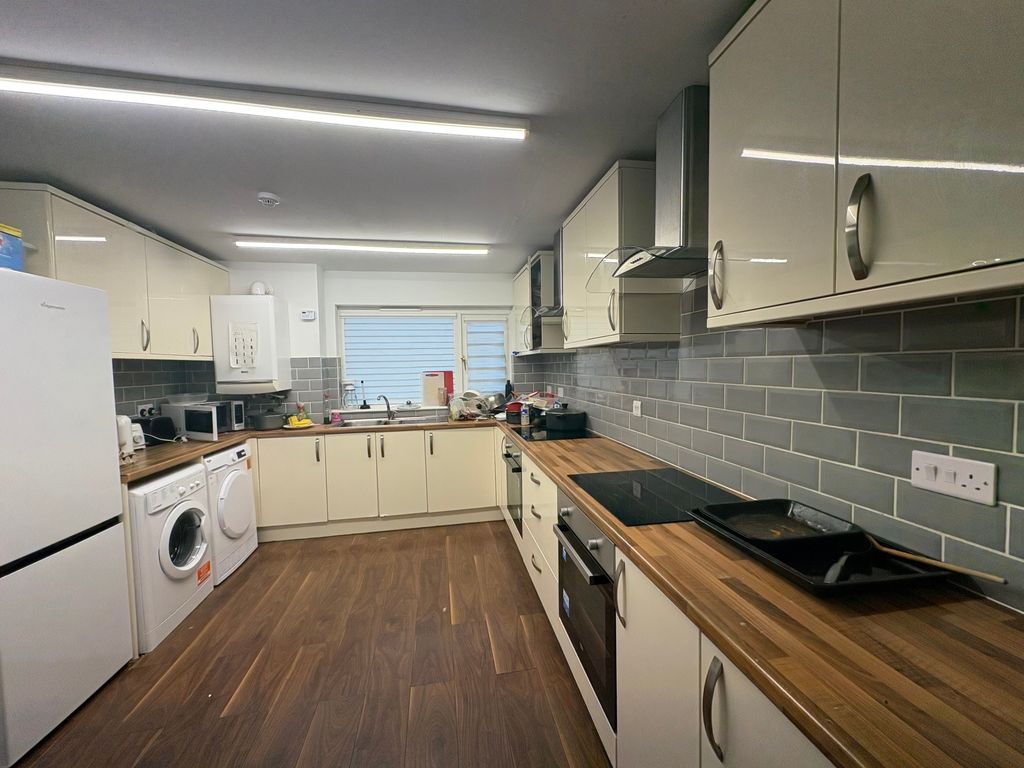 Property photo 2 of 3