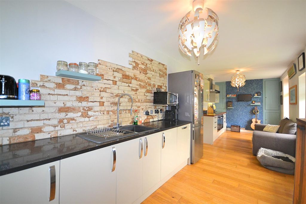 Property photo 2 of 23 55.Png