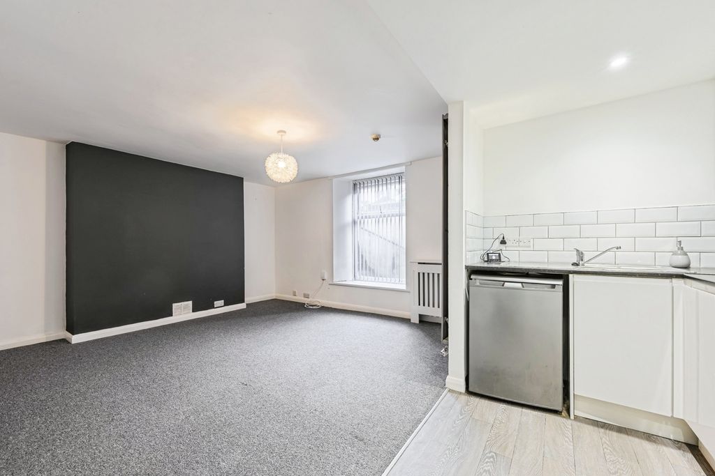 Property photo 3 of 17 Pbox-Img.Jpg